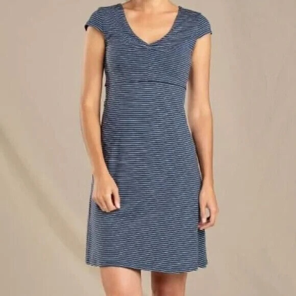 Toad&Co Dresses & Skirts - Toad and Co Blue and White Stripe Rosemarie Outdoor Knee Length Dress Size XS